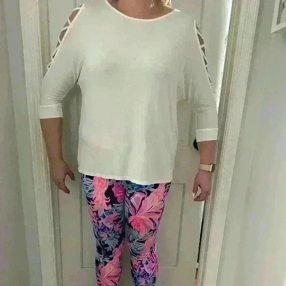 Molly & Isadora 1X off white top with sleeve cutouts Item# 3O - Picture 2 of 8